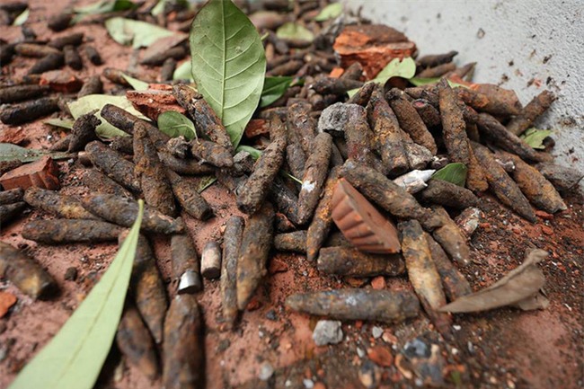 Vụ nổ ở Bắc Ninh: Đạn phủ kín đường làng, đã thu gom được 500kg đầu đạn