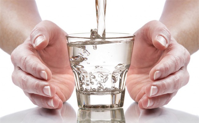 Uống nước sôi để nguội, đun đi đun lại gây ung thư? Đây là câu trả lời bạn cần biết sớm-1