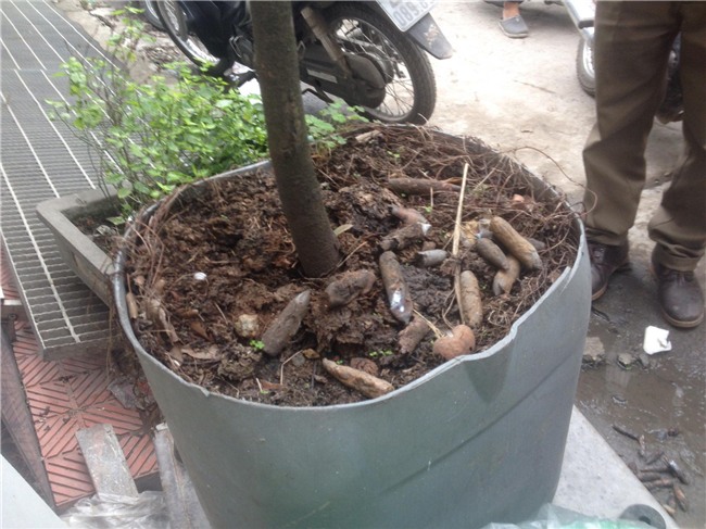 Người đàn ông bị nổ nát bàn tay khi nhặt vỏ đạn sau vụ nổ kinh hoàng ở Bắc Ninh - Ảnh 3.