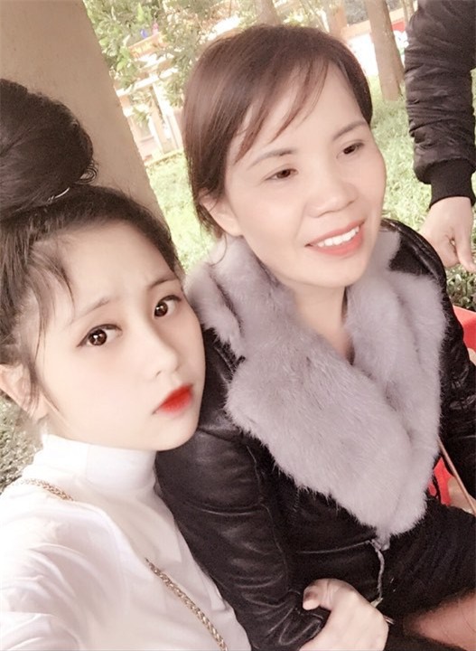 Clip cô dâu ôm cha mẹ khóc nức nở trong ngày cưới: Lấy chồng xa 53km thôi mà cảm giác như 530km vậy - Ảnh 5.