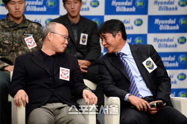HLV Han Quoc bat bai Park Hang Seo, tu tin khoe chien thuat dau U23 Viet Nam hinh anh 1