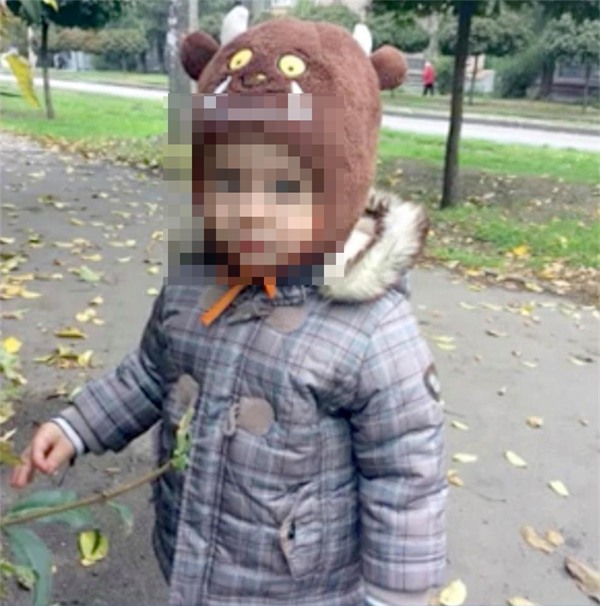 Bé 21 tháng tuổi chết oan vì bị người nhảy lầu tự tử rơi trúng-1