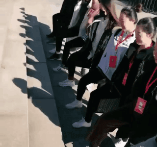 Gioi tre Trung Quoc thi nhau ru ban thu trao luu 'Chan ai dai hon' hinh anh 2