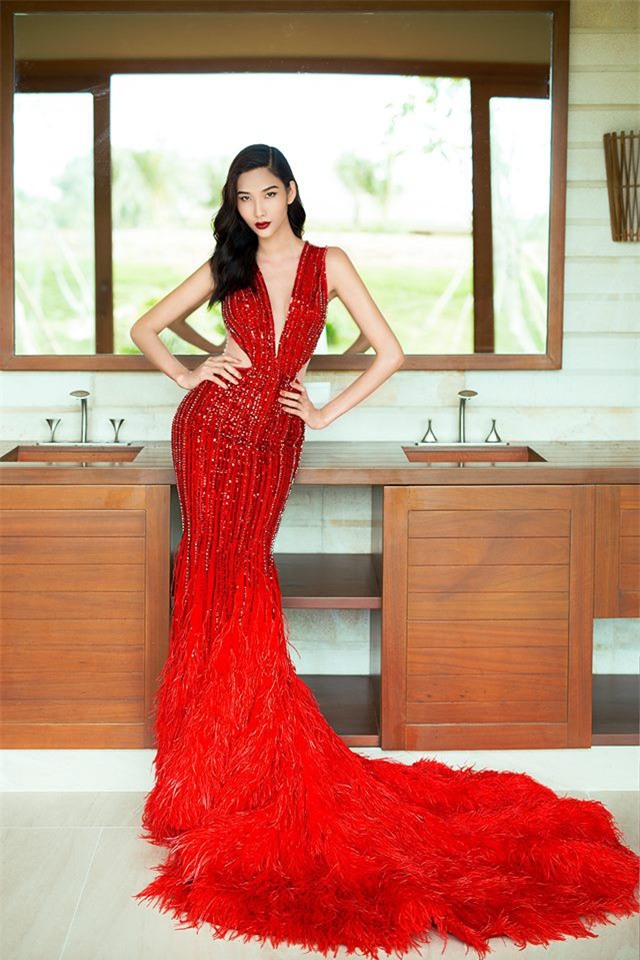 Kể từ khi dự thi Hoa hậu Hoàn Vũ Việt Nam 2017, Hoàng Thuỳ lột xác hẳn với style “bánh bèo” - Ảnh 6.