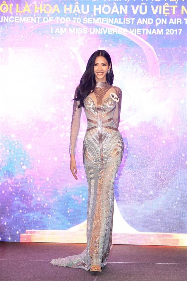 Kể từ khi dự thi Hoa hậu Hoàn Vũ Việt Nam 2017, Hoàng Thuỳ lột xác hẳn với style “bánh bèo” - Ảnh 7.