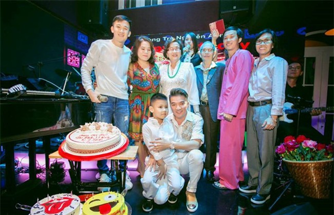 Clip Hoai Linh va Dam Vinh Hung song ca tren san khau sau nhieu nam hinh anh 1