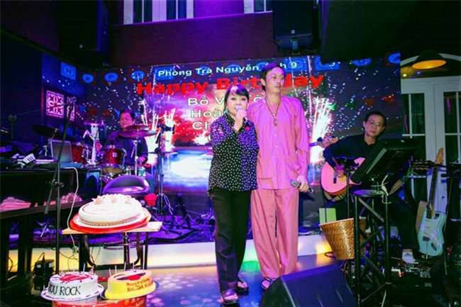 Clip Hoai Linh va Dam Vinh Hung song ca tren san khau sau nhieu nam hinh anh 2