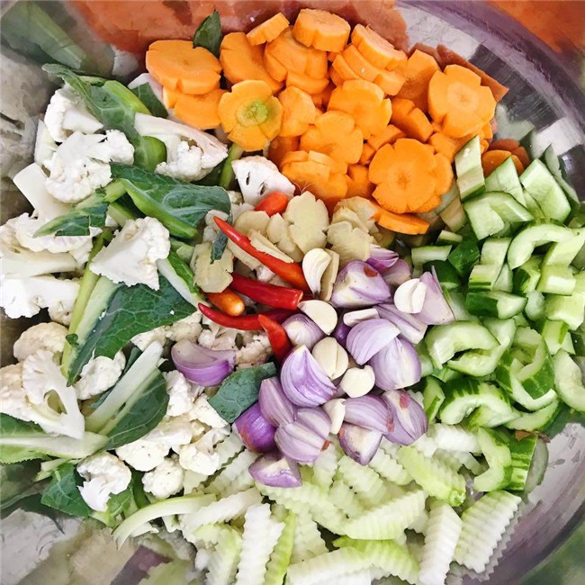 me 2 con mach cach lam dua muoi tong hop vua ngon vua dep, ngam thoi da du them - 2