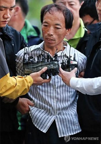 Màn vượt ngục không tưởng của tên tội phạm đồng thời là cao thủ yoga, chui qua khe cửa 15cm chỉ trong 34 giây - Ảnh 1.