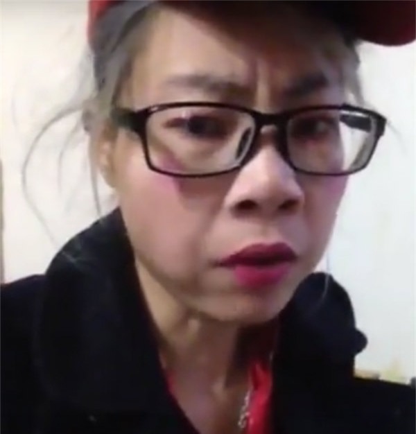 Bella liên tục nhắc đến người đàn ông là bố đứa bé, đã liên tục theo làm phiền cô những ngày qua.