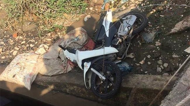 thanh nien nhau say rot xuong song roi tu boi ve nha, cuu ho khong biet to chuc mo tim - 1