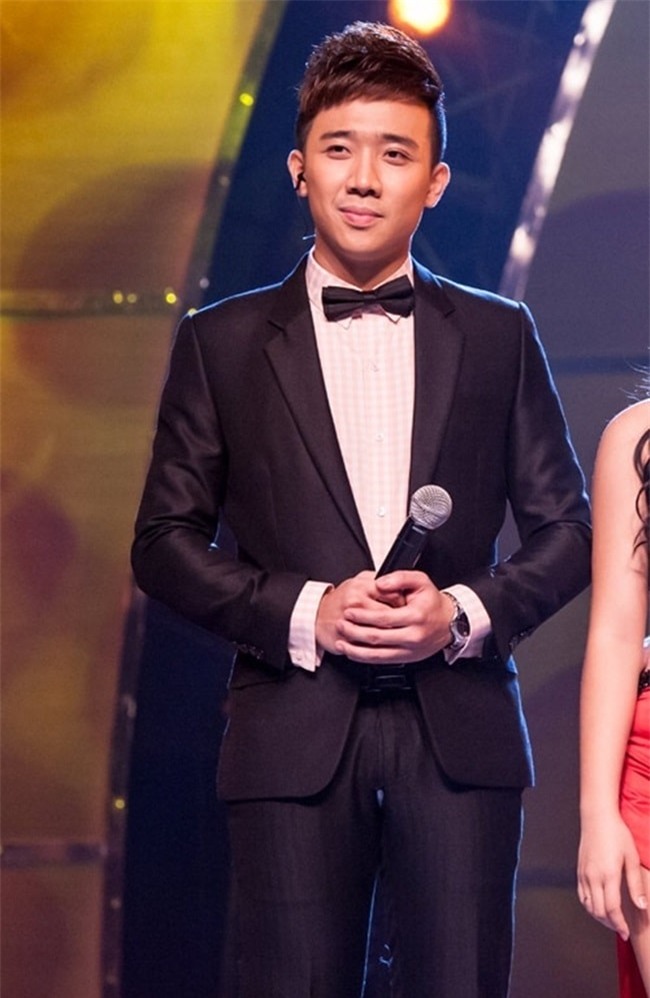 Những lần toát mồ hôi vì rách áo, bục quần trên sân khấu của sao Việt-8