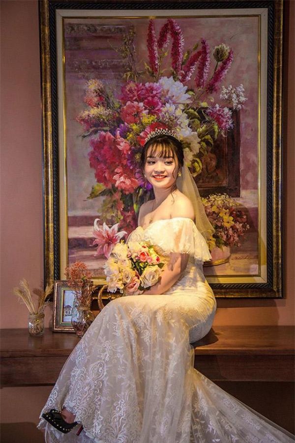 doi thuc xinh dep cua co dau trong anh cuoi "xau den giat minh" bi ban than tung len mang - 7