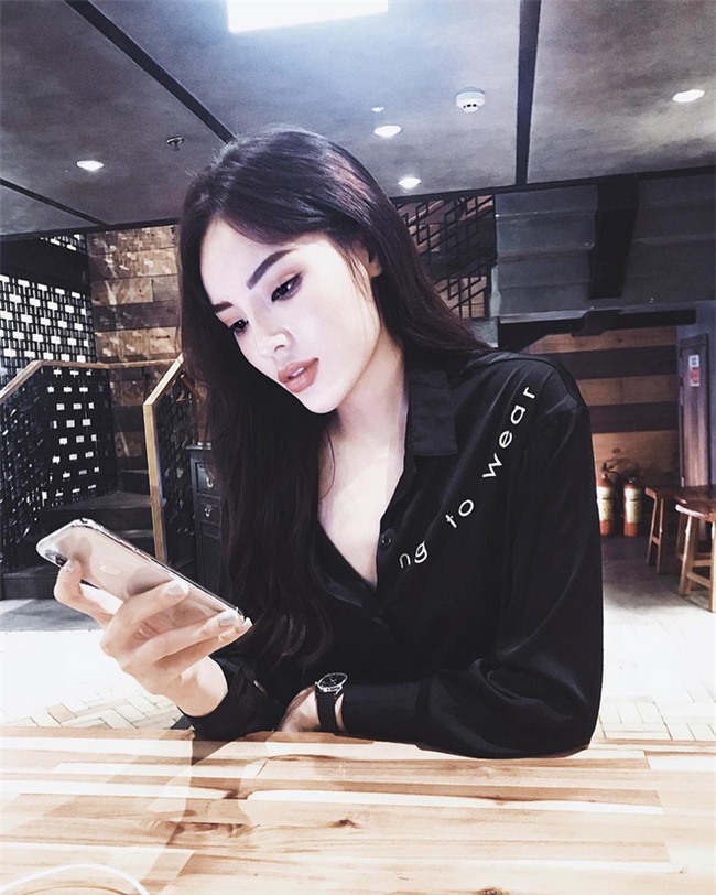 Sau mốt môi tều, giờ Kỳ Duyên lại trắng bệch nhìn... lạnh cả sống lưng - Ảnh 2.