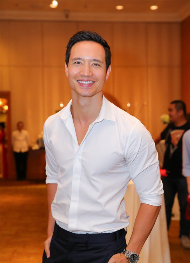 Kim Lý sau khi yêu Hà Hồ: Chẳng đứng gần chụp ảnh cùng bất cứ mỹ nhân Vbiz nào, chỉ sát cánh bên hai mẹ con Subeo - Ảnh 2.