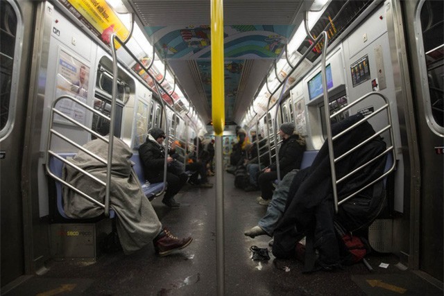 New York như “hành tinh khác” trong trận bão tuyết khiến nước Mỹ lạnh hơn sao Hỏa - Ảnh 11.