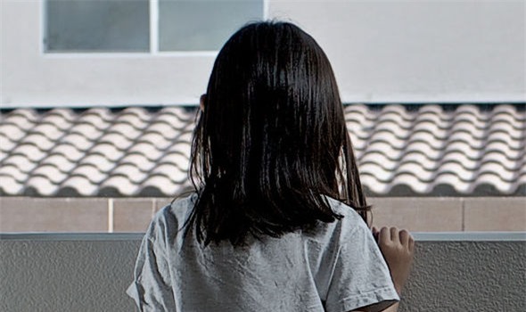 phan no be gai 6 tuoi bi thay giao xam hai vi... khong lam bai tap hinh anh 1