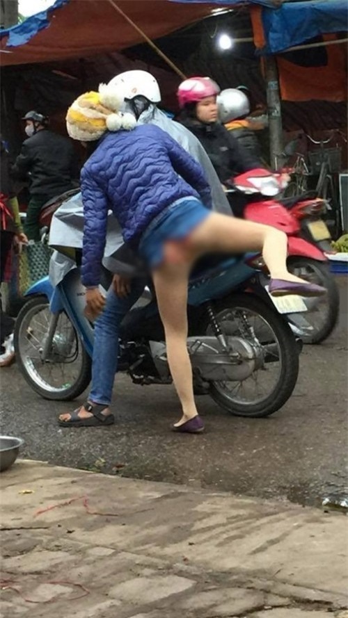 tham hoa thoi trang duong pho viet: chi em mac tat, khong quan hinh anh 5