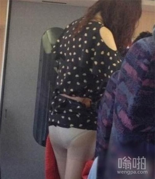 tham hoa thoi trang duong pho viet: chi em mac tat, khong quan hinh anh 6