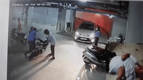 Clip phẫn nộ: Đến thăm con, cụ ông bị bảo vệ chung cư ở Sài Gòn đánh dã man đến gãy sống mũi - Ảnh 1.