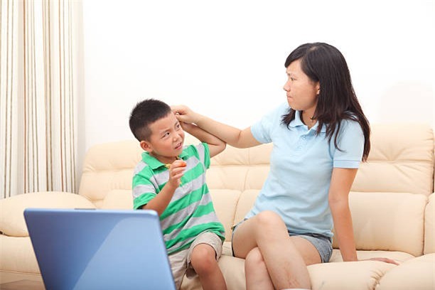 10 câu nói rất quen thuộc mà bố mẹ không bao giờ nên nói với con - Ảnh 3.