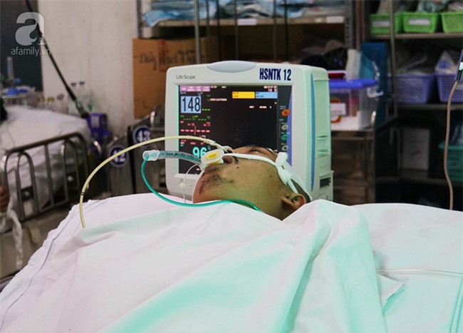 Mẹ đơn thân cạn nước mắt chăm con bị tai nạn nguy kịch vì dừng lại cứu người - Ảnh 2.