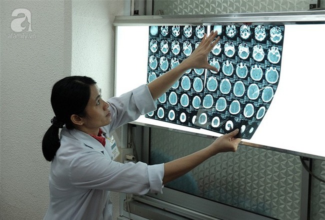 Mẹ đơn thân cạn nước mắt chăm con bị tai nạn nguy kịch vì dừng lại cứu người - Ảnh 3.