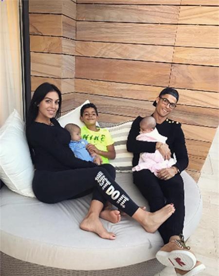 Đây thực sự là một tổ ấm đáng mơ ước và là mái nhà lý tưởng để C.Ronaldo cùng bạn gái nuôi dạy đàn con thơ.