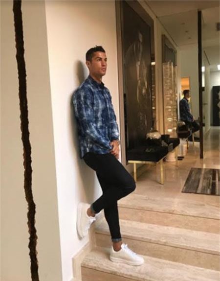 C.Ronaldo cũng rất tích cực chia sẻ với người hâm mộ về tổ ấm của mình.