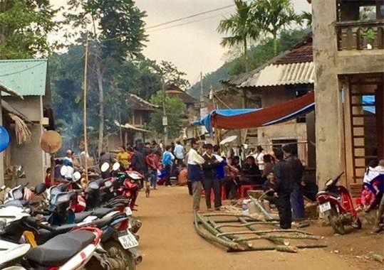 bang hoang phat hien vo tu vong voi vet dam xuyen tim, chong nam canh bi thuong o nguc - 1