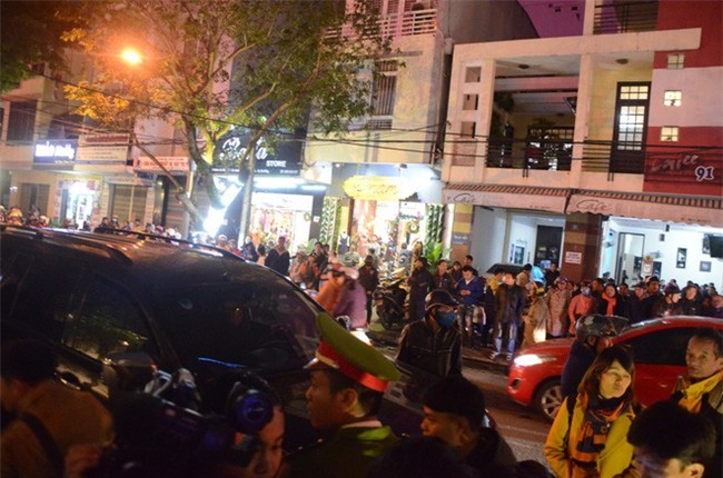 Tức giận vì chị gái bị chiếm đoạt tiền, người đàn ông mang dao đâm chết người rồi lên công an đầu thú - Ảnh 1.