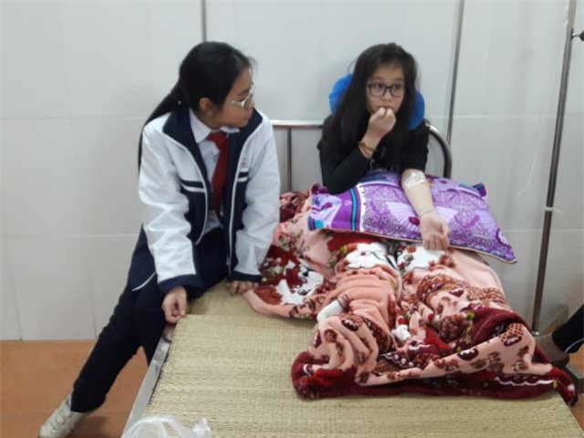 Hàng loạt học sinh cấp cứu do khí thải của nhà máy thép Việt-Nhật