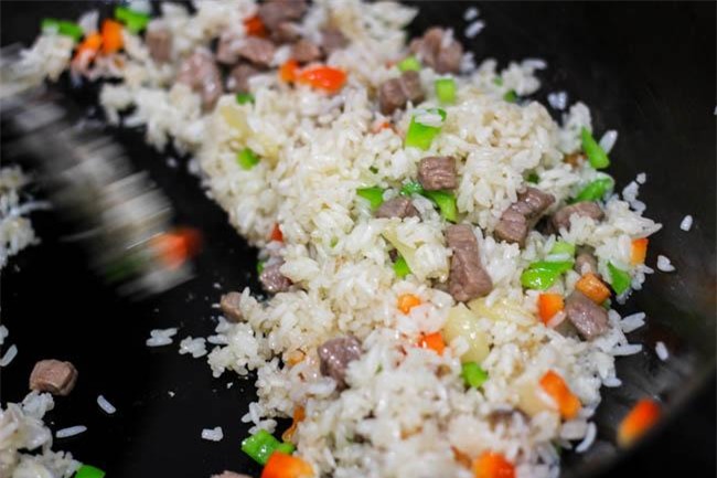 com rang thit bo don gian, de nau ma ngon mieng cho bua sang - 4