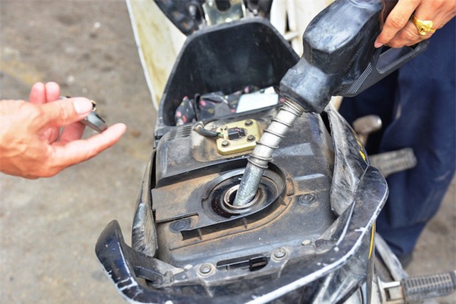 Việc nói rõ loại xe nào phù hợp với xăng E5 là điều cần thiết bởi hiện nay có nhiều người tiêu dùng đang “quay lưng” với xăng E5