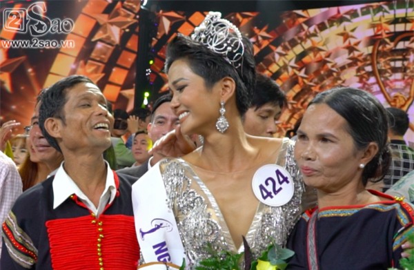 Hoa hậu HHen Niê bác thông tin bị cha mẹ ép bỏ học sớm để đi lấy chồng-2