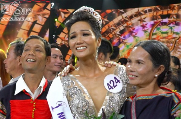 Hoa hậu HHen Niê bác thông tin bị cha mẹ ép bỏ học sớm để đi lấy chồng-3
