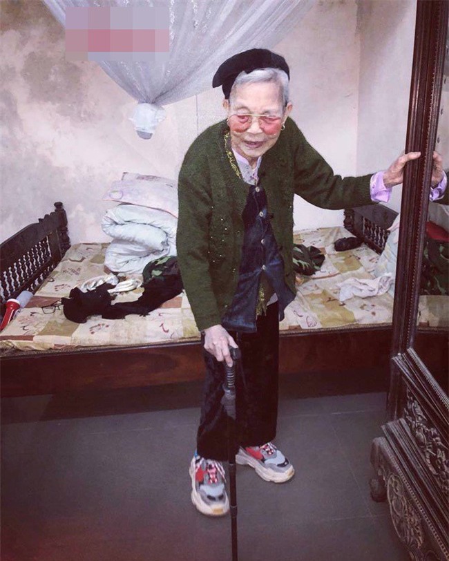 Mặc áo hoodie vàng, mang giày FILA, bà nội 87 tuổi bỏ xa lớp trẻ vì độ sành điệu - Ảnh 6.