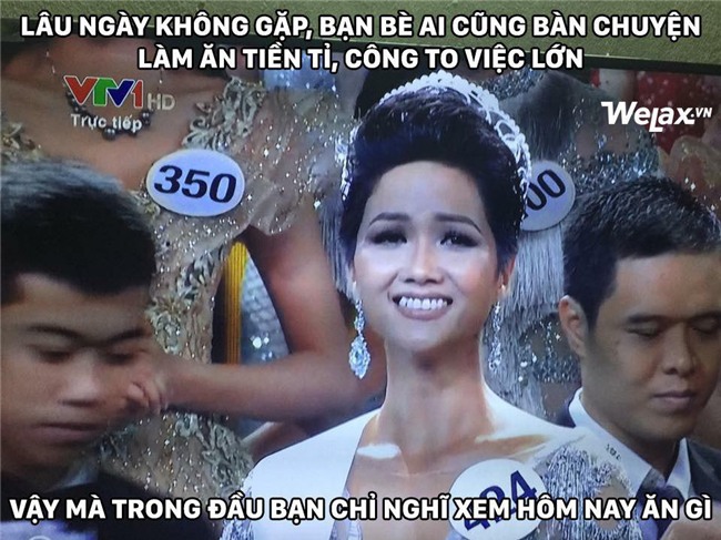 Biểu cảm lúc đăng quang không rõ “cười hay mếu” của Tân hoa hậu Hoàn vũ H’Hen Niê lại thành nguồn chế ảnh bất tận! - Ảnh 9.