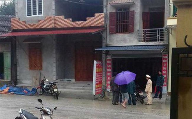 Sau tiếng nổ lớn trên tầng 2, người phụ nữ bị dập nát bàn chân - Ảnh 1.