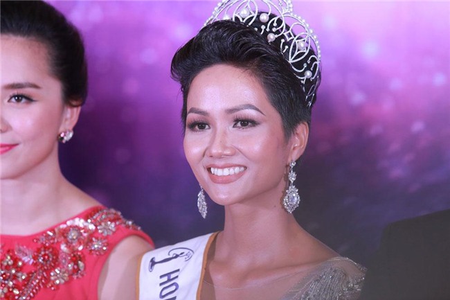 hot: clip doc quyen tan hoa hau hoan vu  h' hen nie "quay het minh" sau dang quang - 4