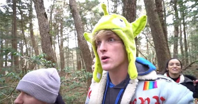 Sau video khu rừng tự tử, Youtuber nổi tiếng Logan bị vạch trần với nhiều trò lố, phản cảm và phân biệt chủng tộc tại Nhật - Ảnh 1.