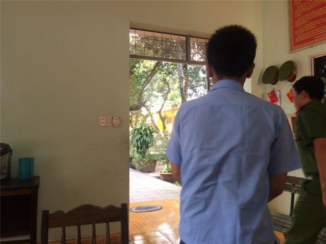 noi dau cua cau be chung kien canh cha phong hoa dot me - 1