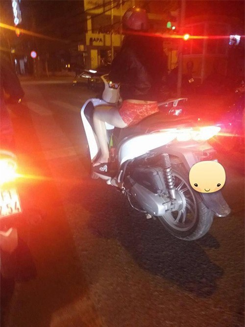 Mặc quần đùi siêu ngắn đi xe giường nằm, cô gái hớ hênh khiến dân mạng ngao ngán - Ảnh 12.