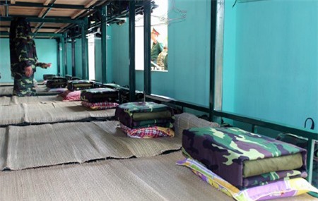 Hãy giúp con biết chuẩn bị chỗ ngủ và dọn dẹp giường sau khi thức dậy. (ảnh minh họa)