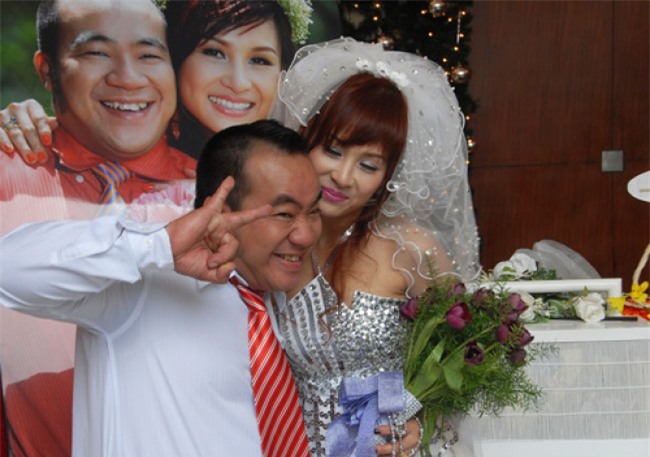 nhung cap "dua lech" trong showbiz viet hinh anh 4