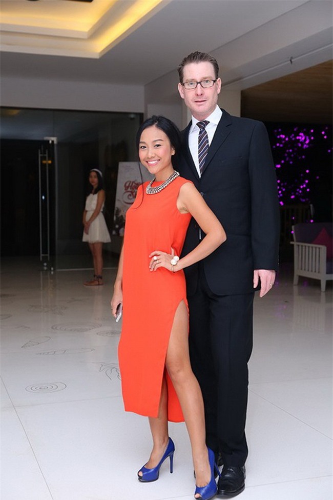 nhung cap "dua lech" trong showbiz viet hinh anh 7