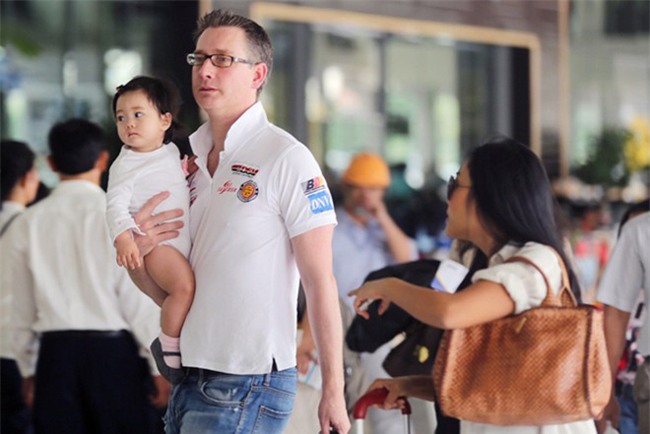 nhung cap "dua lech" trong showbiz viet hinh anh 8