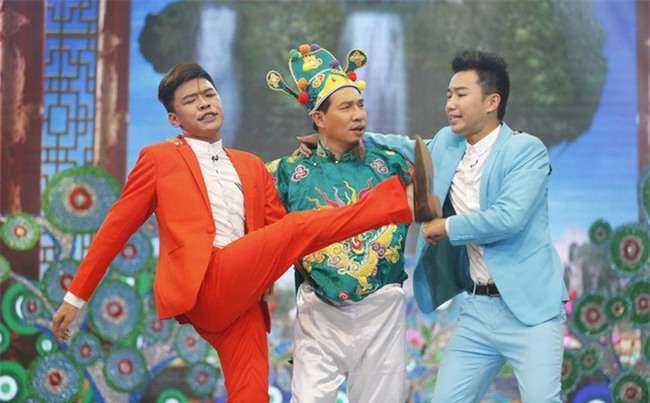 Tôi vấp ngã và bị xóa vai ở Táo quân - Ảnh 2.