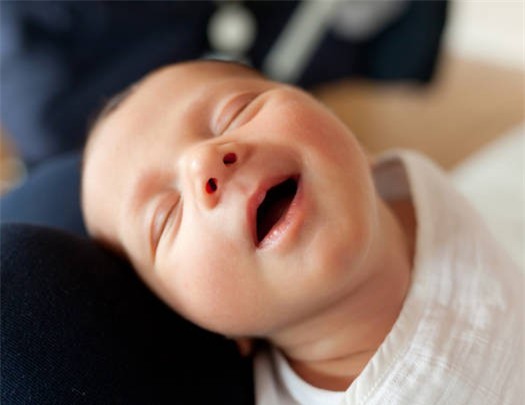 Cận cảnh khuôn mặt hạnh phúc của những em bé “phê” sữa sau khi bú mẹ - Ảnh 1.