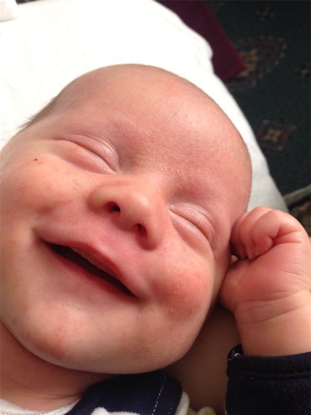 Cận cảnh khuôn mặt hạnh phúc của những em bé “phê” sữa sau khi bú mẹ - Ảnh 4.